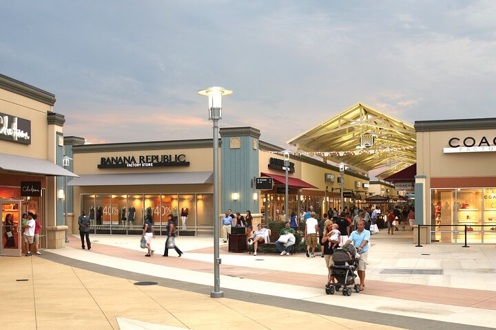 Private Shopping Tour from Cincinnati to Cincinnati Outlets - Photo 1 of 7